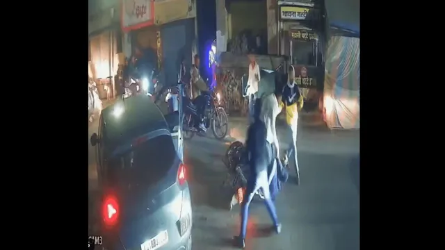 near-collision-between-car-driver-and-biker-ends-up-in-brutal-bricks-fight-bilaspur-viral-video