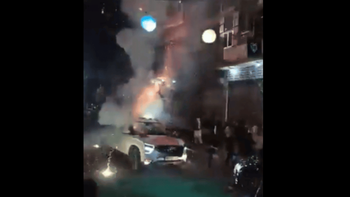 viral-video-firecrackers-accidentally-burst-inside-car-internet-says-consequences-of-deteriorating-aqi