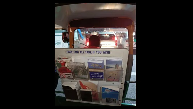 bengaluru-auto-driver-turns-vehicle-into-mini-library-netizens-laud-concept-call-it-peak-bangalore-moment