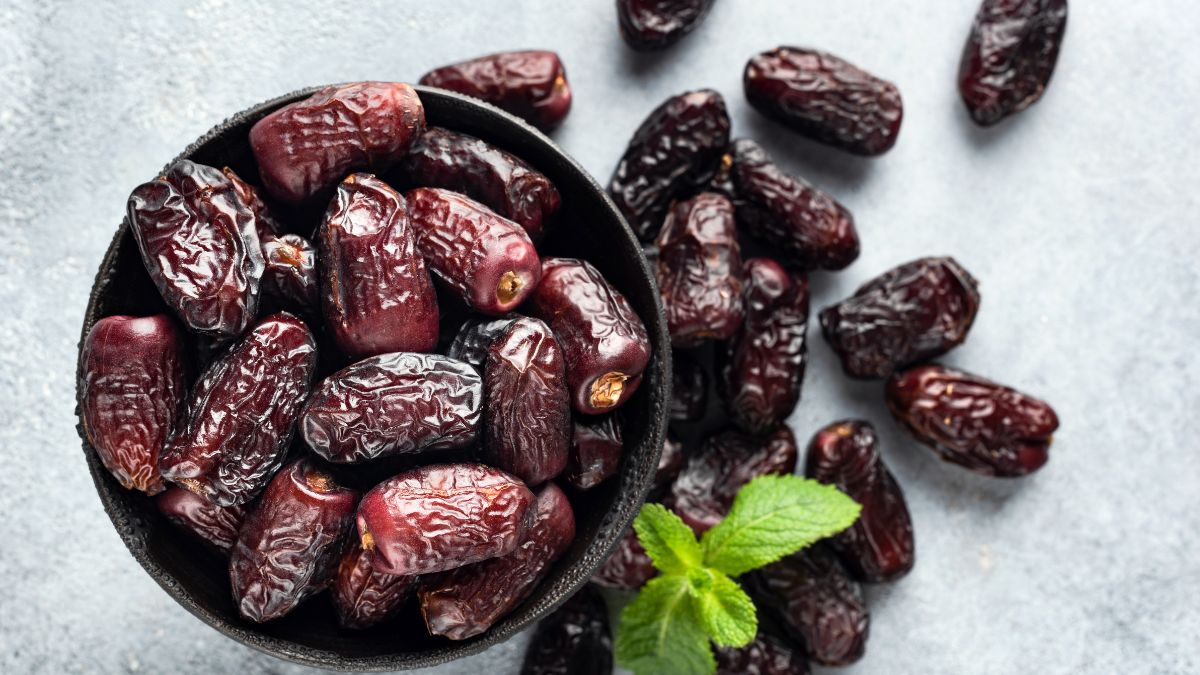 5-astonishing-benefits-of-eating-soaked-dates-on-empty-stomach-in-winter