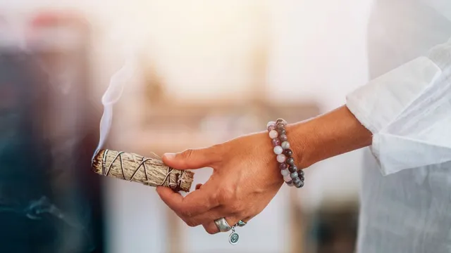 5-reasons-why-you-should-regular-cleanse-your-home-with-some-herbs-to-attract-positivity