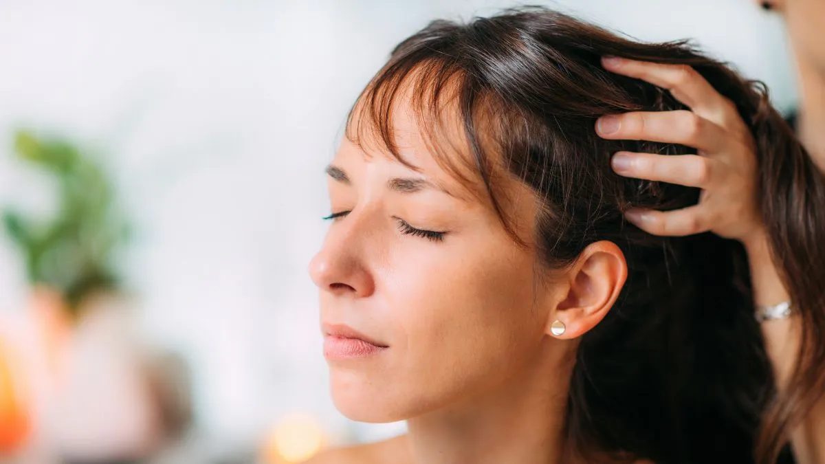 5-benefits-of-applying-warm-oil-on-your-scalp-in-winters