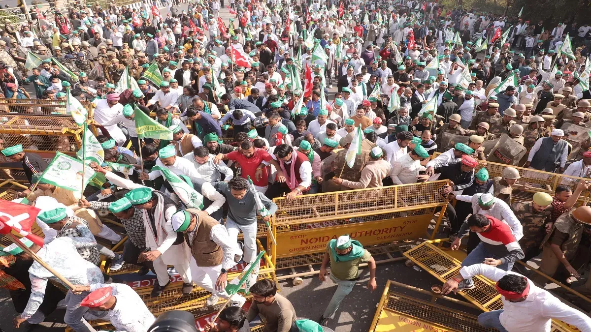 farmers-protest-traffic-movement-on-noidagreater-noida-expressway-resumes-after-protesters-vacate-site