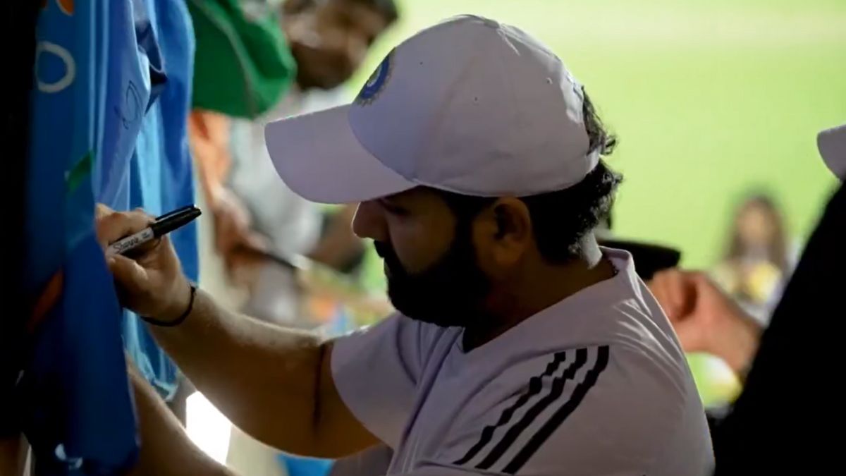 IND vs AUS Rohit Sharma Ends Fan's 10year Long Wait For Autograph