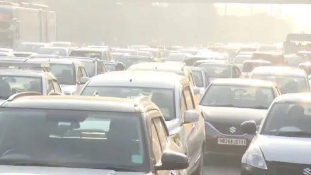 delhi-noida-traffic-congestion-chaos-continues-in-border-areas-amid-security-set-up-for-farmers-protest