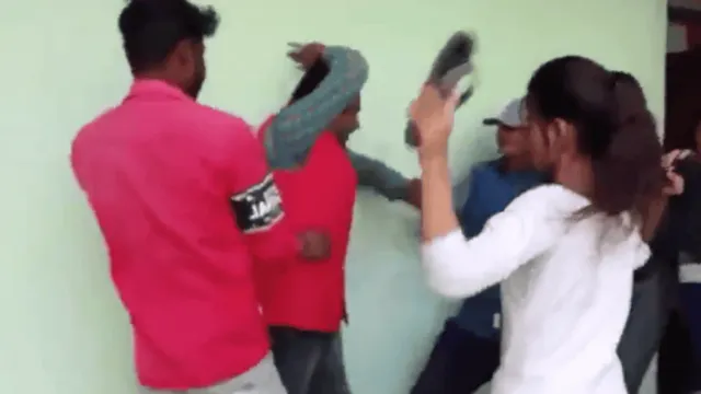 up-teacher-allegedly-sends-obscene-texts-to-class-9th-student-here-what-happens-when-family-finds-out-viral-video