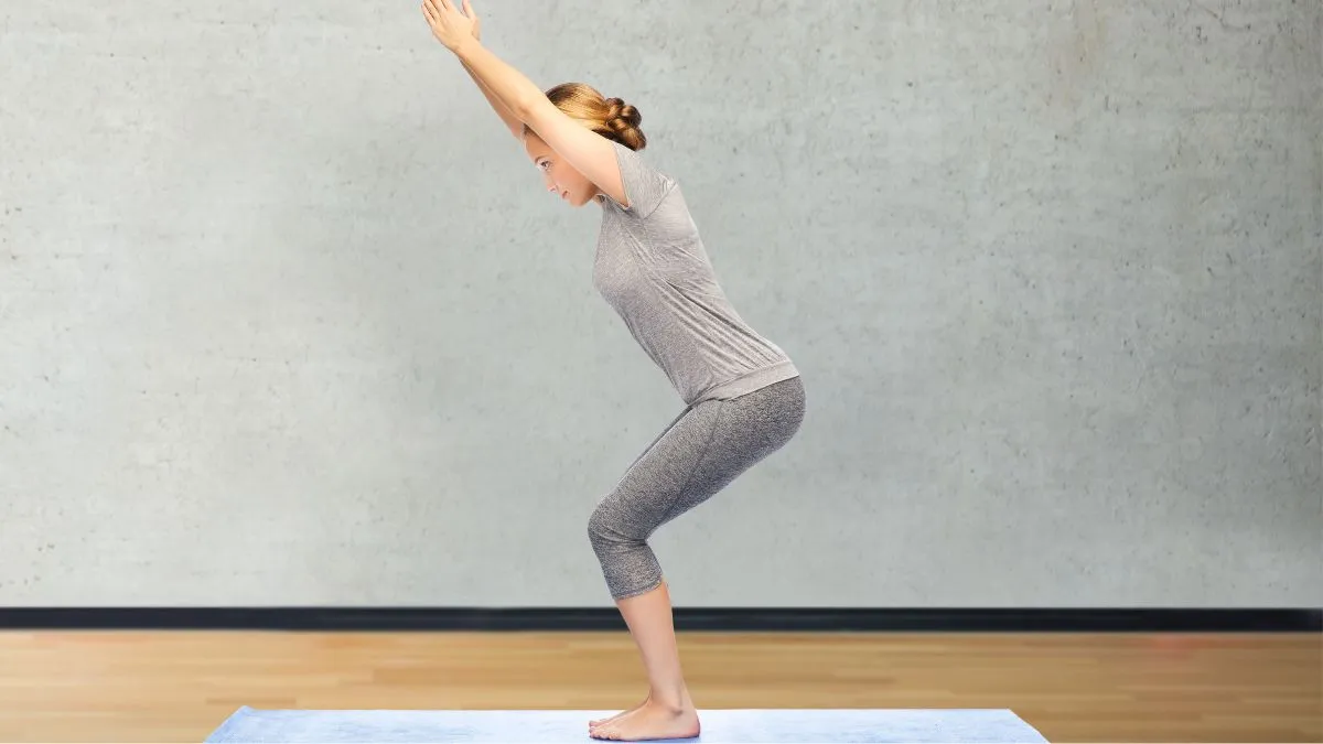 5-simple-yoga-poses-that-burn-calories-faster-than-walking