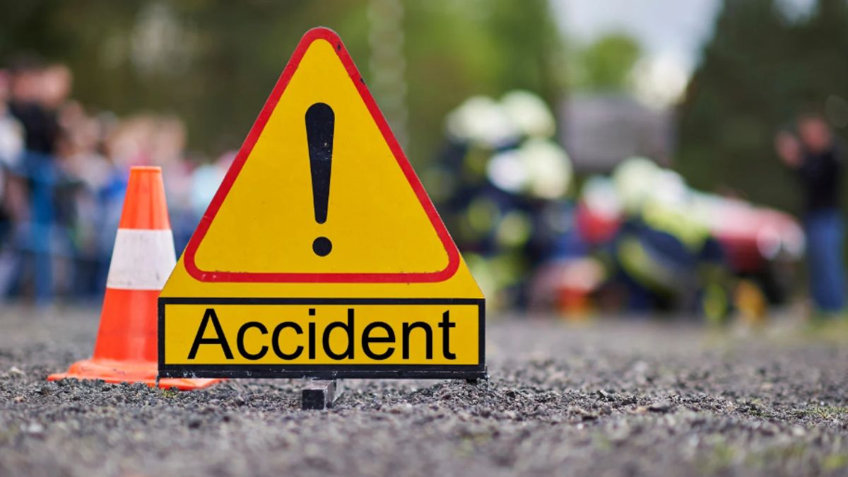 delhi-highspeed-bmw-crashes-into-divider-after-colliding-with-a-car