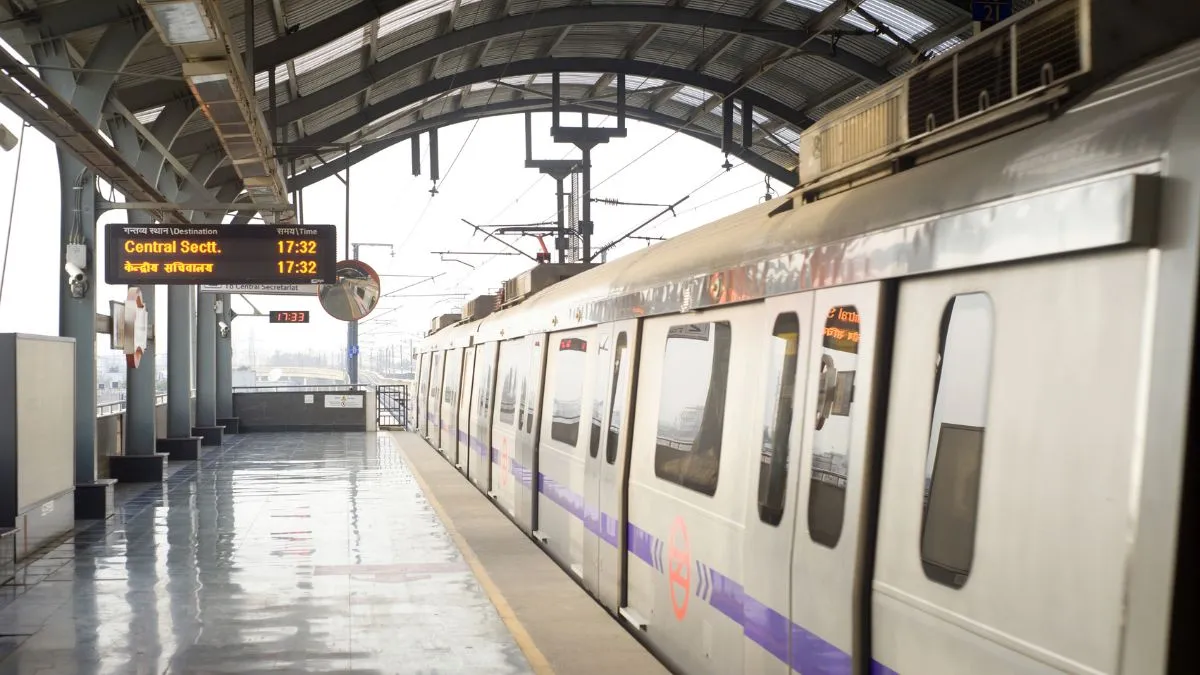 delhi-metro-services-delay-blue-line-delay-dmrc-updates-metro-cable-theft-kirti-nagar-moti-nagar-station-train-delay-delhi-news