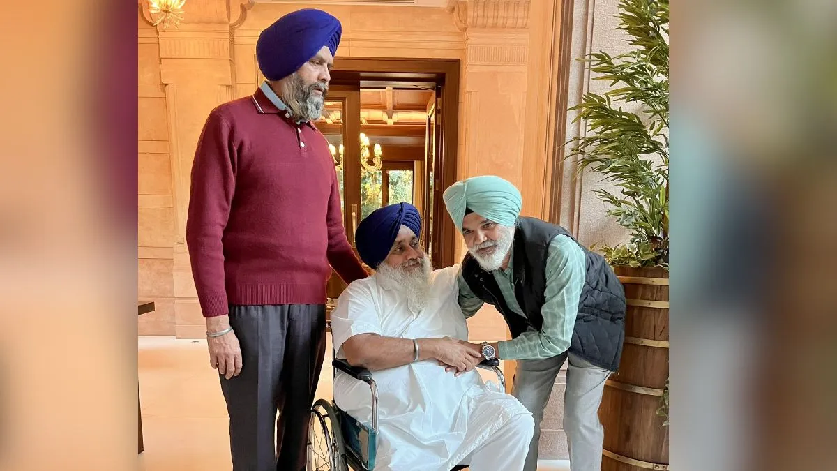 sukhbir-badal-expresses-gratitude-to-punjab-police-officers-after-assassination-attempt