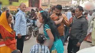 Bihar Couple Goes ‘Feral’ On Street Over Extra-Marital Affair Accusations On Each Other | Viral Video