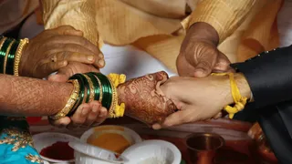 Bride And Groom Switch On Their ‘Game Modes’; Playful Wedding Ritual Turns Hilariously Wholesome | Viral Video