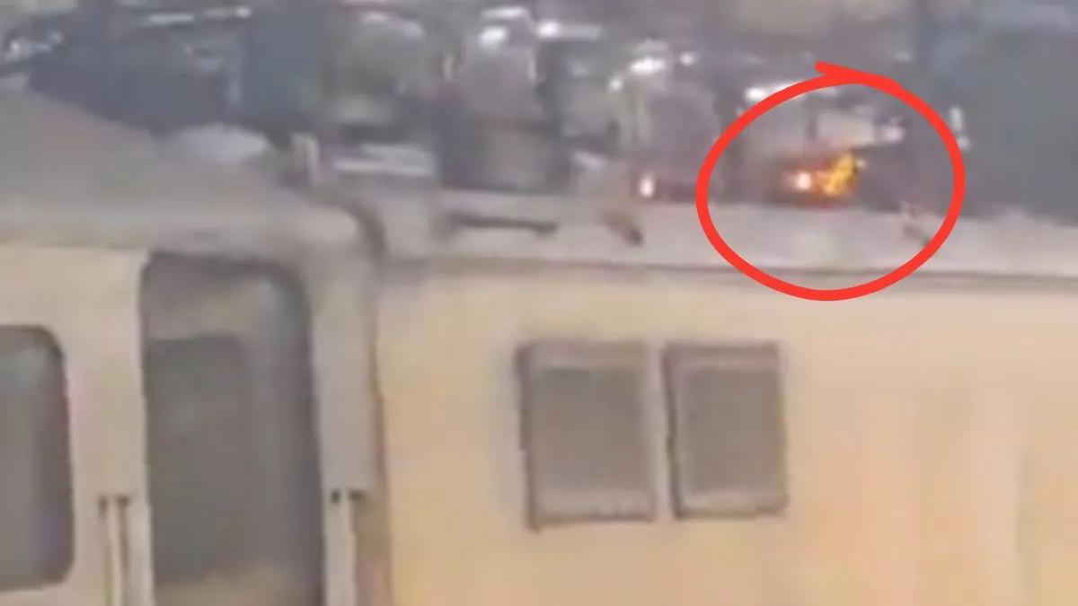 jhansi-man-charred-to-death-after-jumping-on-goa-express-train-engine-video