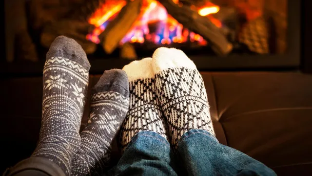 how-to-warm-up-cold-hands-and-feet-in-winter-4-easy-tips-to-improve-circulation