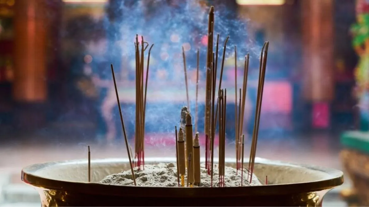 why-you-should-not-use-agarbatti-or-incense-sticks-in-hindu-puja-rituals