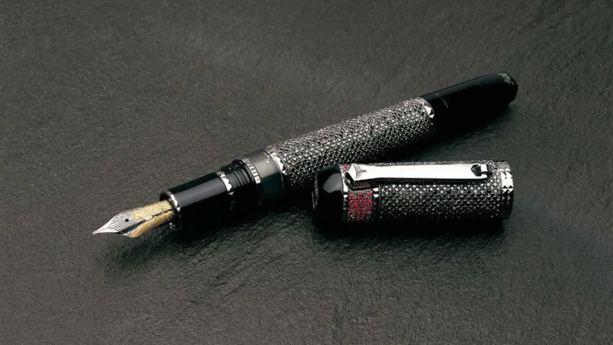 worlds-most-expensive-pen-is-embellished-with-diamonds-gold-and-rubies-the-price-will-give-you-chills