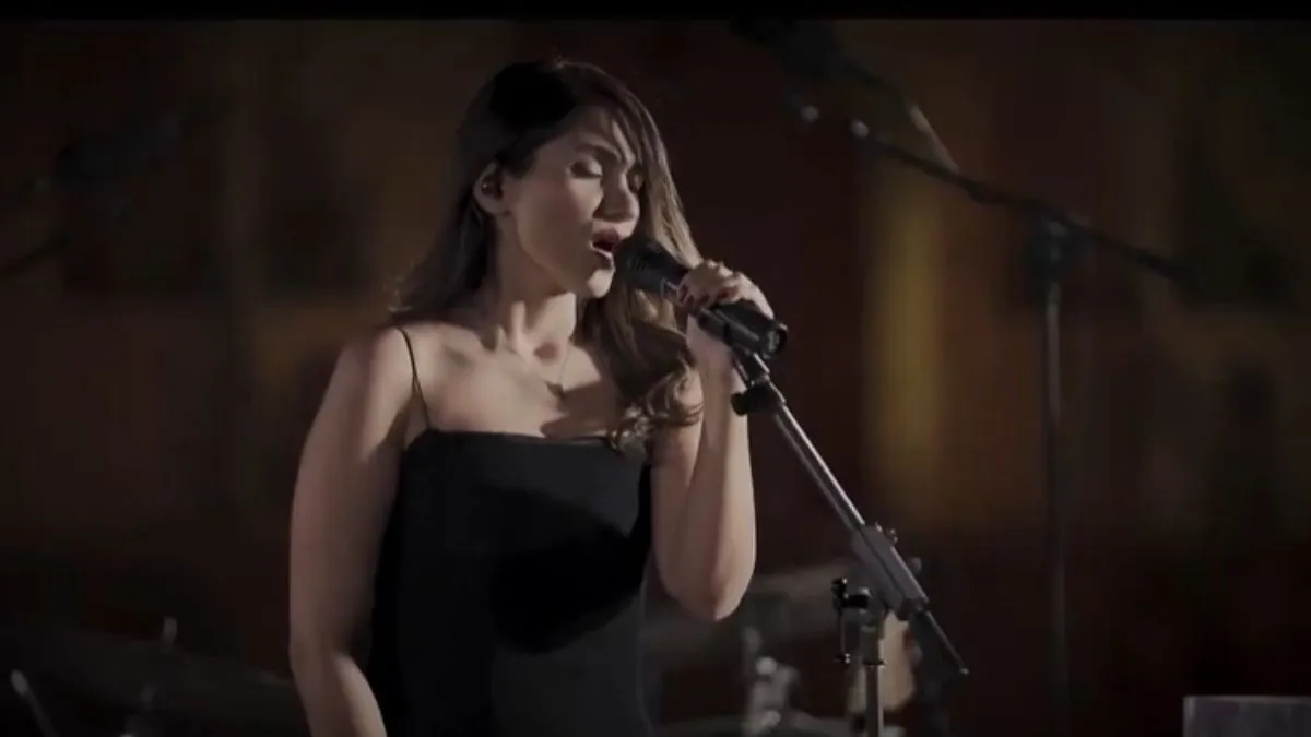 iranian-singer-performs-without-hijab-faces-prosecution-for-defying-morality-laws