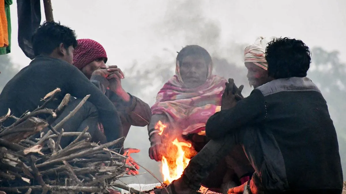 delhi-weather-temperature-drops-to-4-degrees-celsius-lowest-in-3-years-coldwave-to-persist-till-december-15