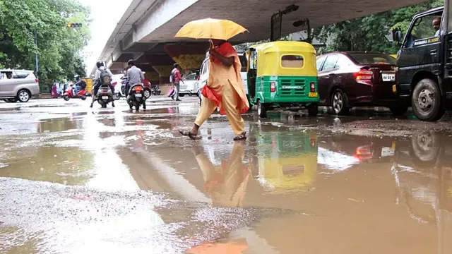 bengaluru-news-residents-face-waterlogging-and-traffic-congestion-in-several-regions-due-to-rain