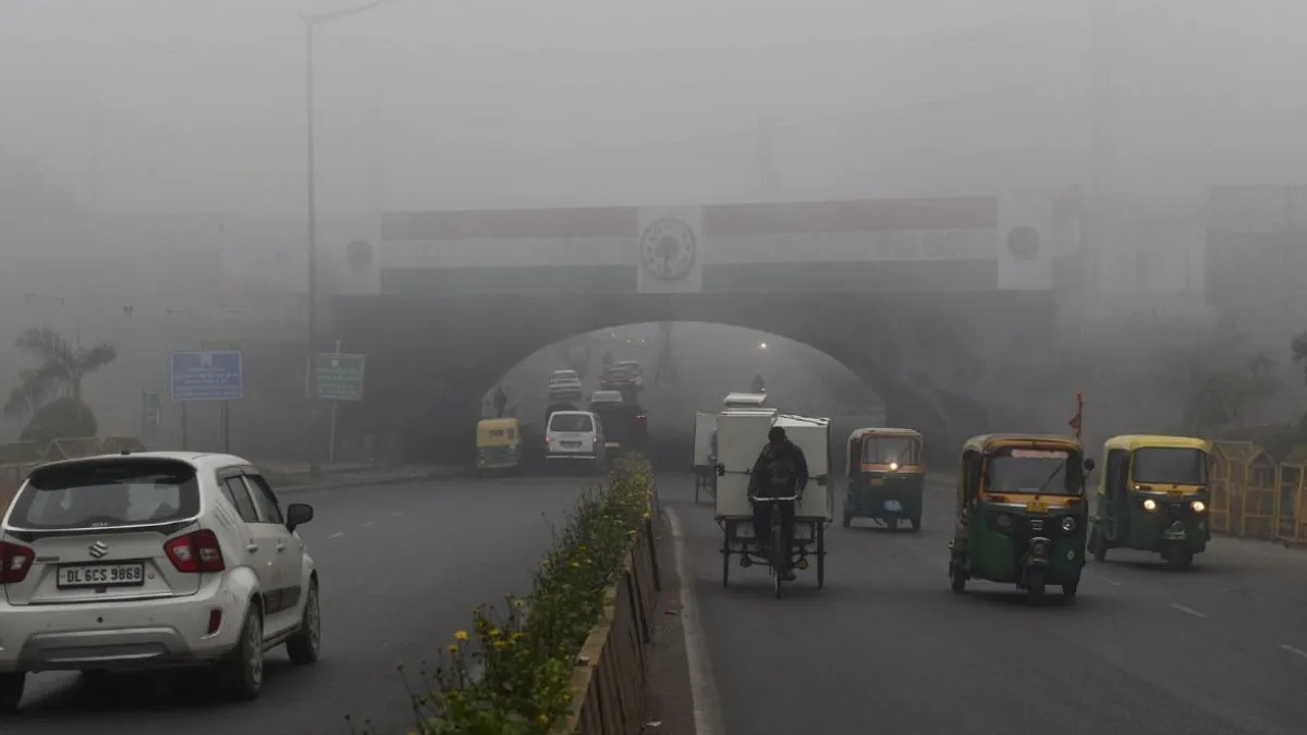 weather-update-delhi-bihar-hit-by-cold-wave-as-temp-continues-to-dip-imd-forecasts-heavy-downpour-for-tamil-nadu-andhra-pradesh-forecast