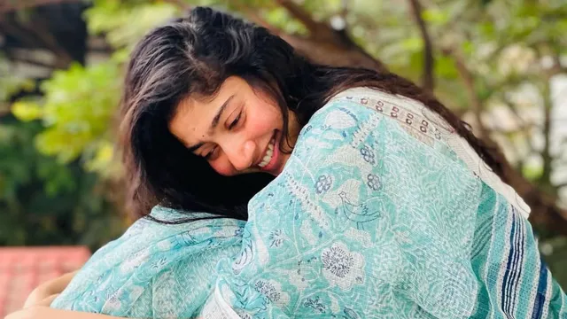 sai-pallavi-beauty-secrets-take-cues-from-amaran-actress-for-glowing-skin-naturally