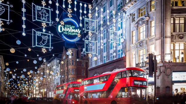 5-global-destinations-where-christmas-decorations-light-up-the-season
