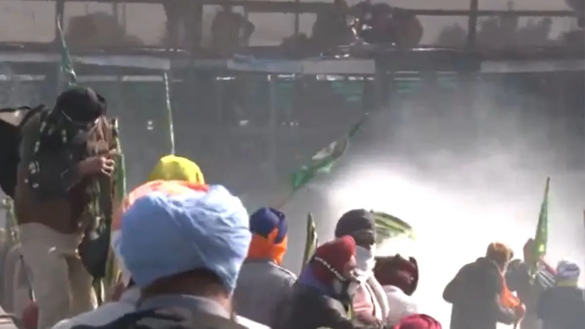 farmers-protest-tear-gas-water-cannons-used-to-stop-farmers-delhi-chalo-march-shambhu-border-watch-video