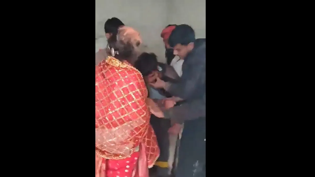 bihar-government-teacher-on-way-to-school-kidnapped-forced-to-marry-woman-at-gunpoint-watch-viral-video-pakadua-vivah