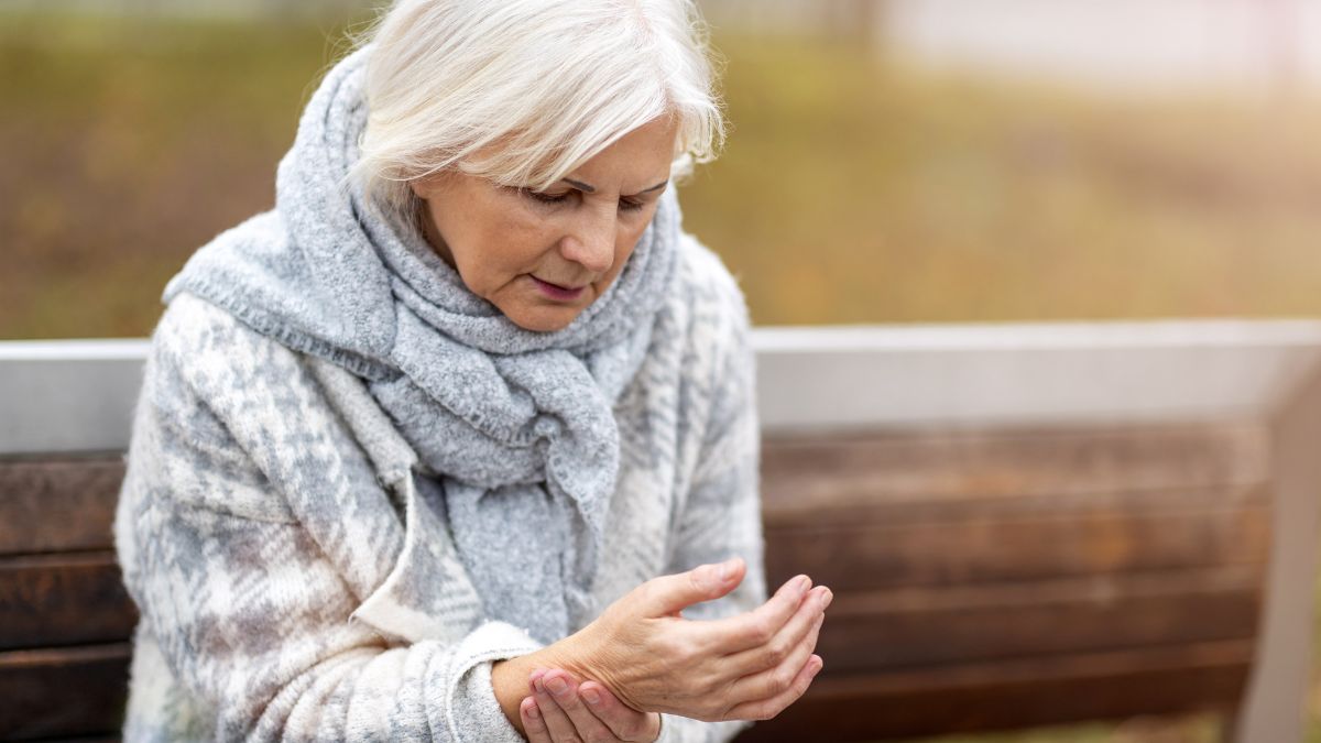 why-winters-are-nightmare-for-arthritis-patients-doctor-lists-tips-to-manage-worsening-pain