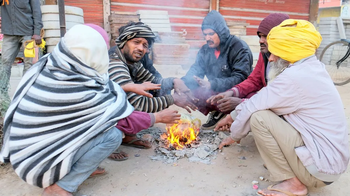 weather-updates-cold-wave-sweeps-delhi-neighbouring-states-snowfall-likely-in-himachal-uttarakhand