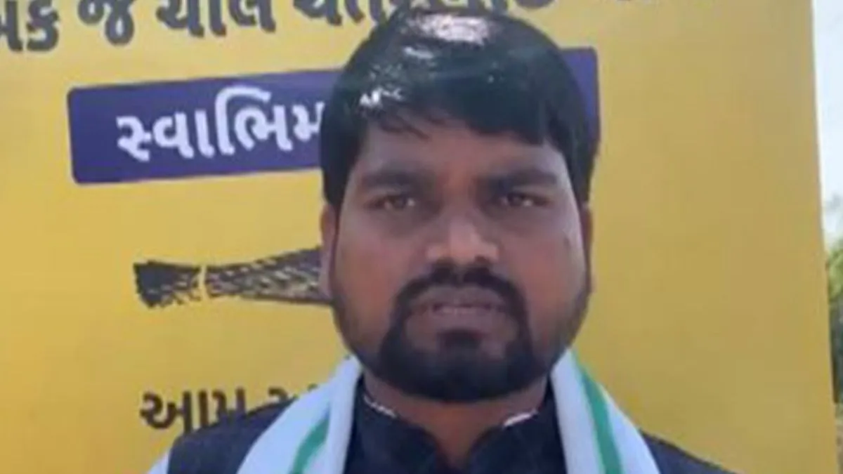 gujarat-aap-mla-chaitar-vasava-detained-while-going-to-surrender-in-narmada-factory-boiler-explosion-case