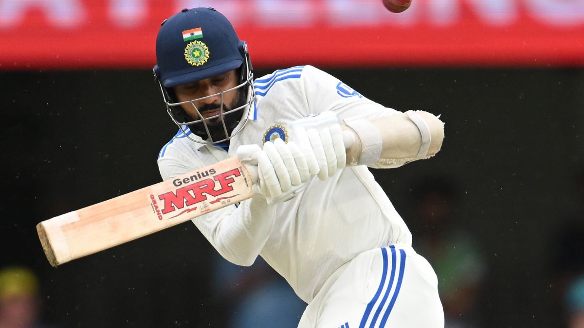 IND vs AUS 3rd Test Akash Deep Shines With Virat Kohli's Bat, Helps