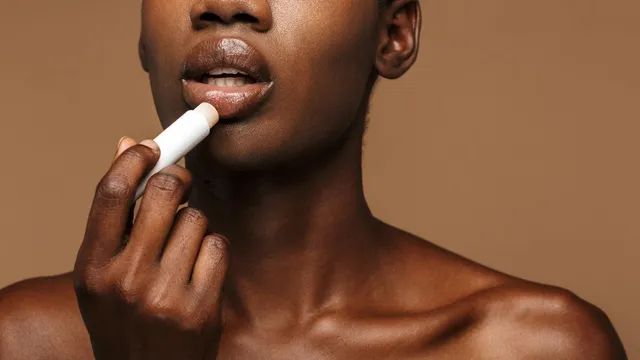 4-reasons-why-you-should-apply-vaseline-on-your-lips-before-sleeping