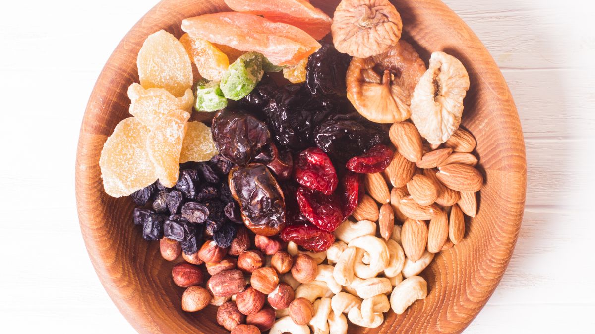soak dry fruits in milk or water (1)