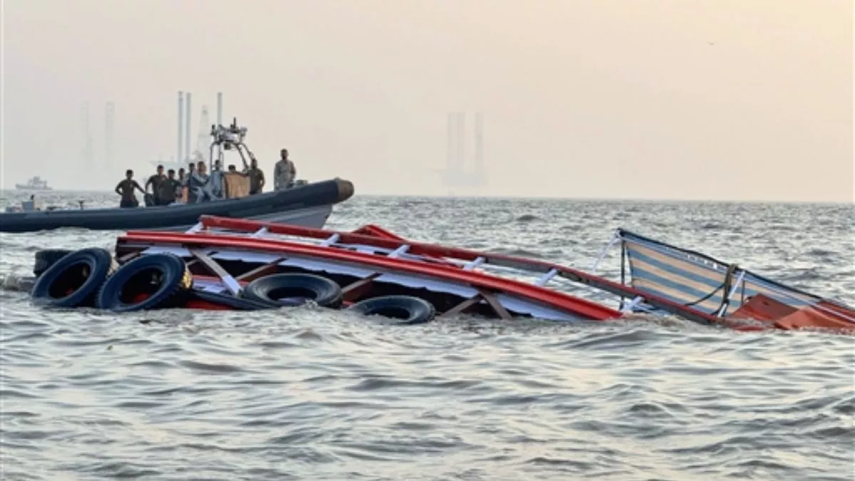 Mumbai: 13 Dead, 101 Rescued After Navy Boat Crashes Into Ferry Near  Gateway Of India | Watch