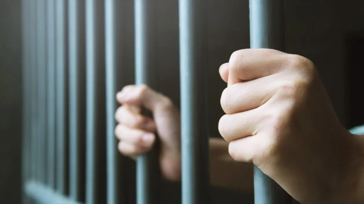 kolkata-horror-bike-rider-enters-thai-womans-flat-molests-her-while-she-was-changing