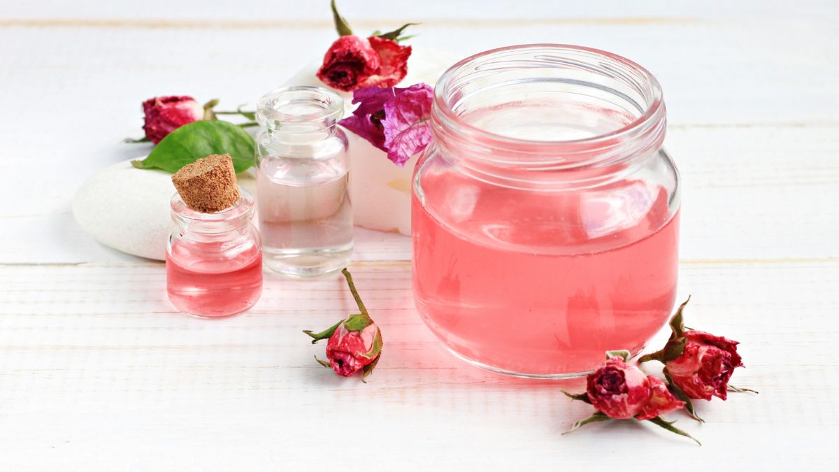 ways to use rose water for hair growth (1)