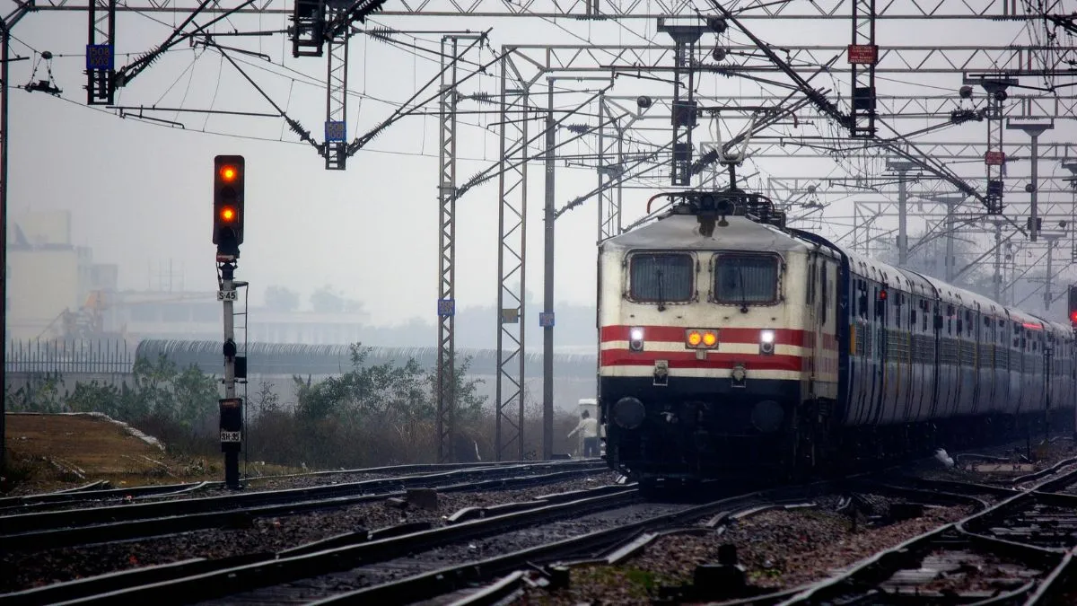 free-train-ride-in-india-this-place-will-offer-you-ticketless-journey-amid-scenic-hills-bhakra-nangal-train