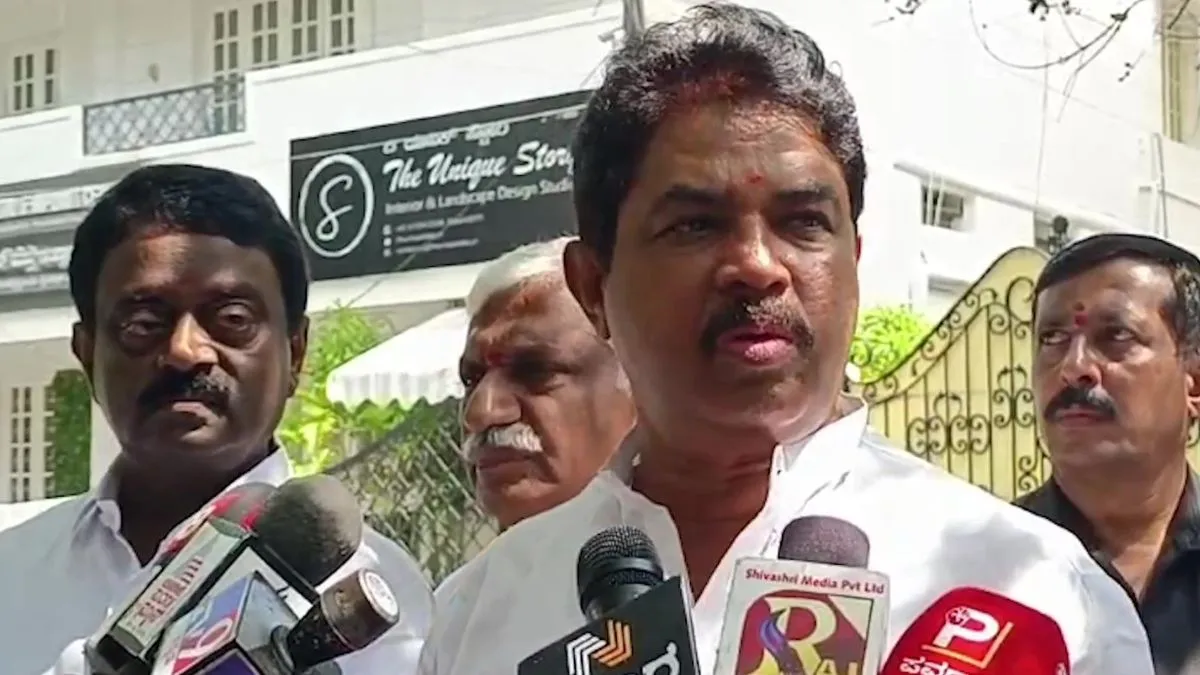 emergency-like-situation-bjp-accuses-karnataka-police-for-torturing-ct-ravi-in-custody