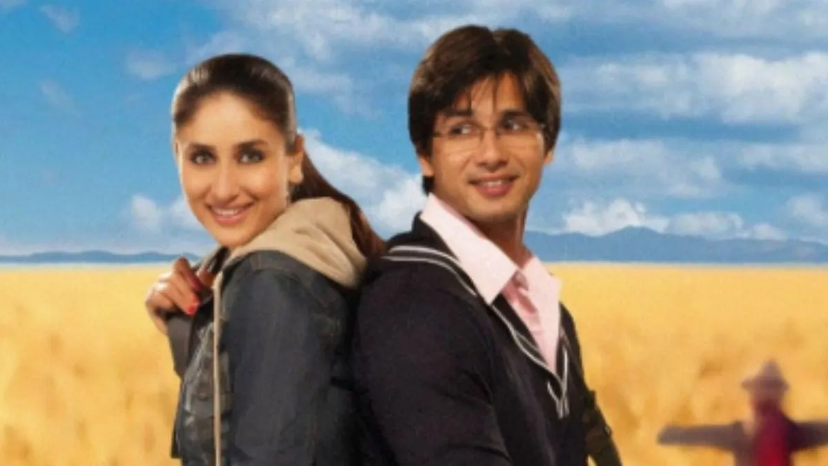 kareena-kapoor-and-shahid-kapoor-share-frame-at-taimur-annual-day-fans-remember-jab-we-met-geet-and-aditya