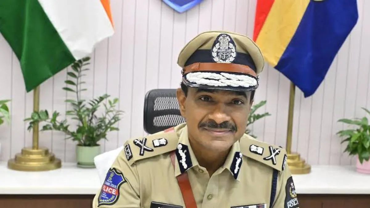 hyderabad-police-commissioner-apologises-for-bought-over-comments-about-national-media-after-sandhya-theatre-incident