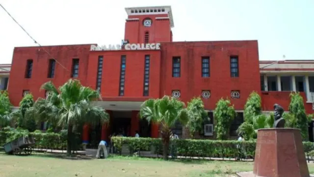 delhi-university-ramjas-college-scandal-professor-accused-of-molestation-students-demand-action