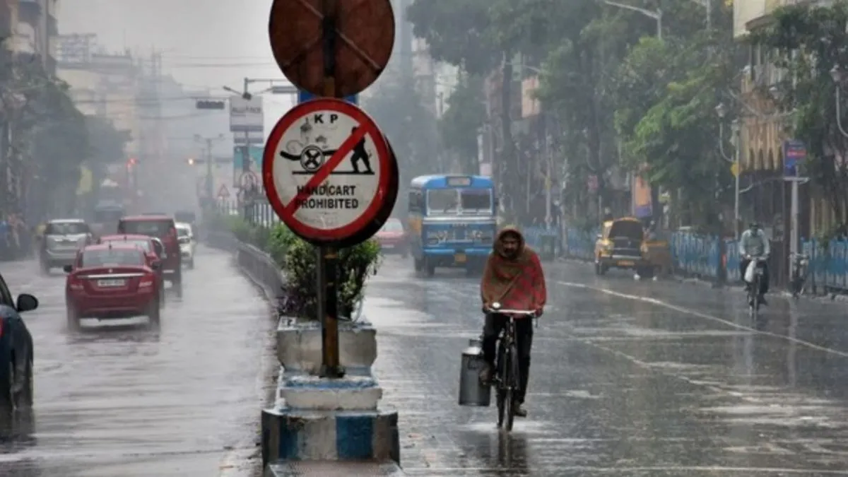 chennai-weather-imd-puts-city-on-yellow-alert-for-week-long-rain-third-level-cyclone-alert-in-7-tamil-nadu-ports-cuddalore-nagapattinam-ennore-kattupalli-puducherry-karaikal-forecast