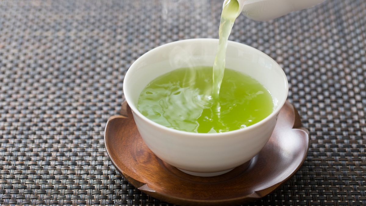 ginger tea vs green tea for winter (1)