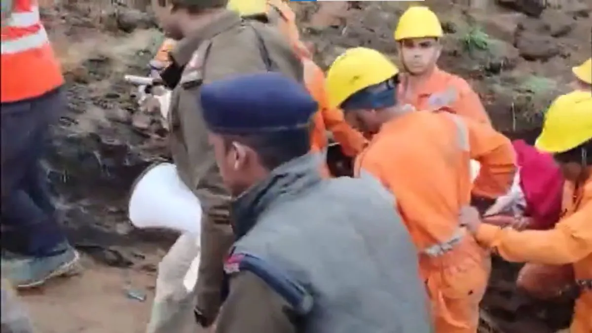 mp-news-guna-boy-falls-into-borewell-rescue-operations-video-latest-updates