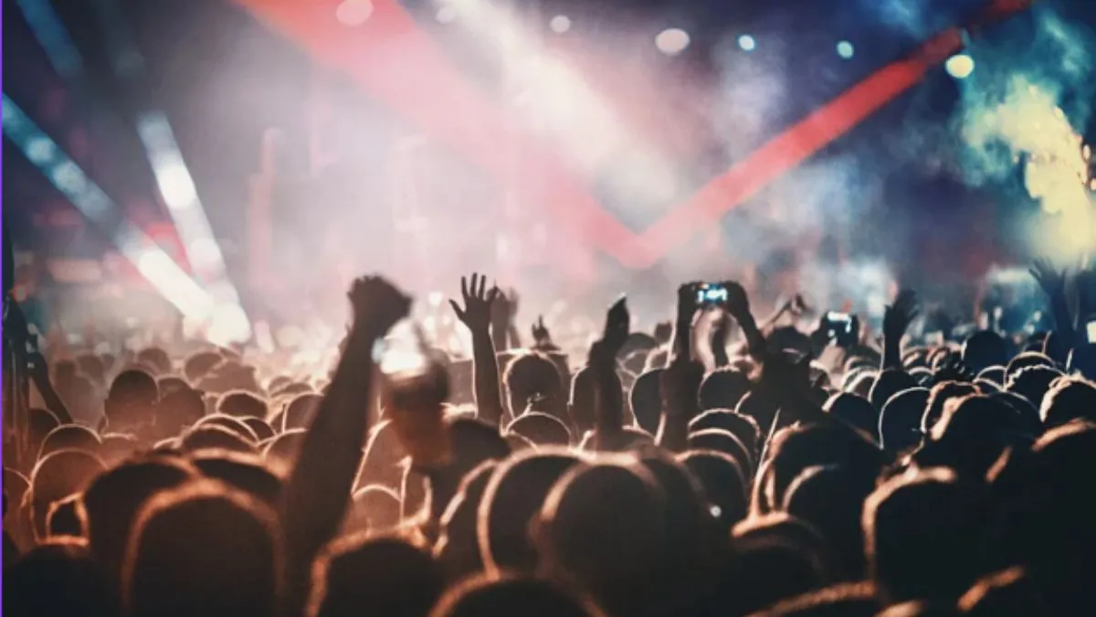 pune-pub-sends-condoms-with-new-years-eve-invitation-sparks-outrage