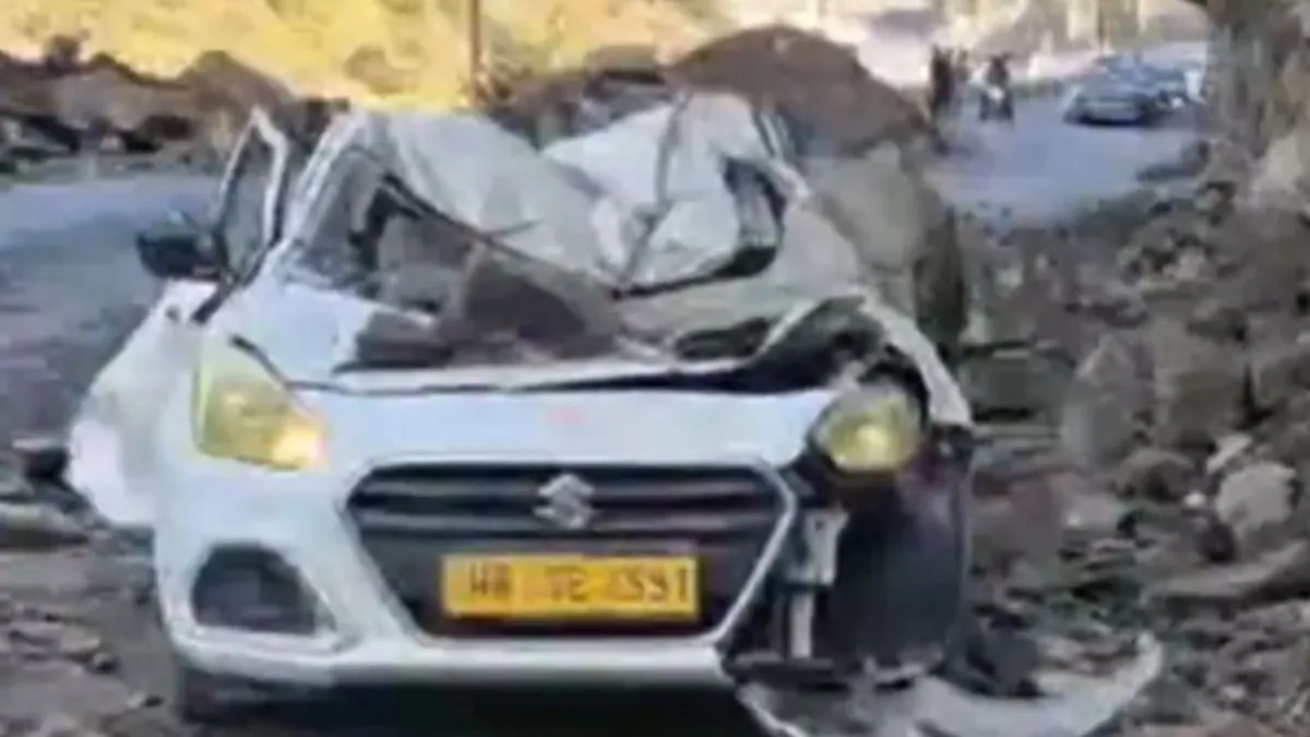 himachal-pradesh-mumbai-woman-dies-husband-injured-after-rocks-crush-taxi-on-chandigarh-manali-highway-watch-video