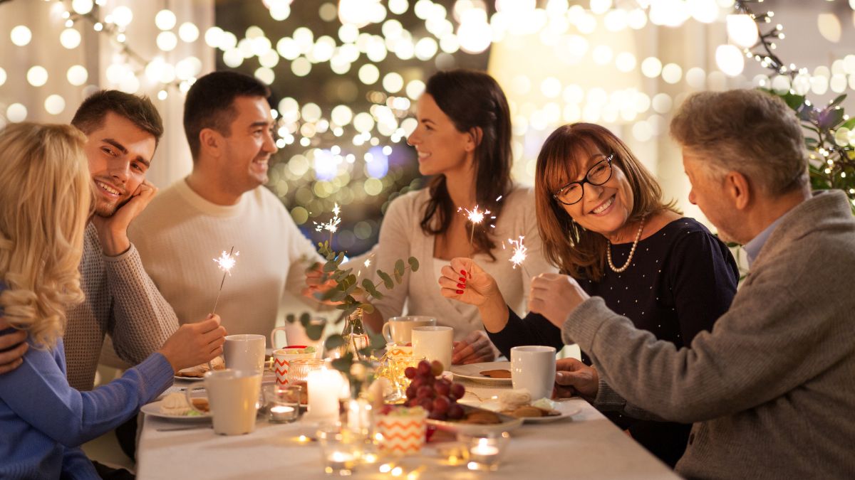 ideas to host a new year party at home