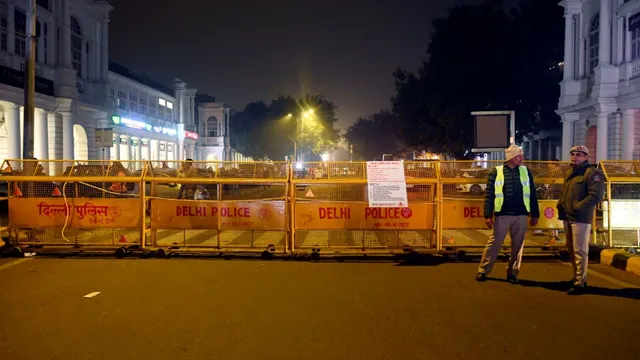 new-years-eve-in-delhi-noida-gurugram-police-intensifies-vehicle-inspections-and-block-routes-at-key-areas