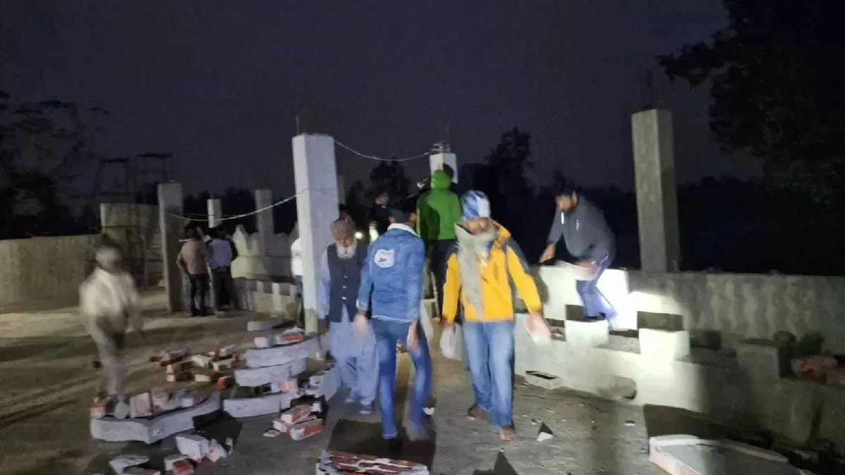 bareilly-muslims-remove-illegal-encroachment-after-authorities-warn-of-action-following-hindutva-group-complaint